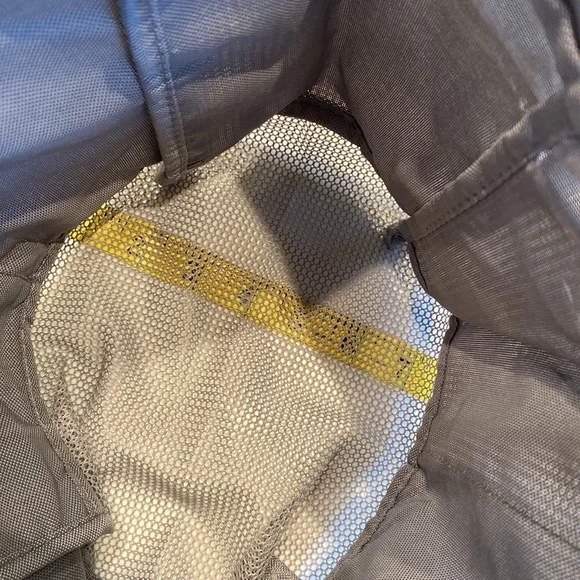 Portable Mesh Shower Dorm Caddy Tote Hanging Toiletry Bath Organizer with Clip - Picture 8 of 9